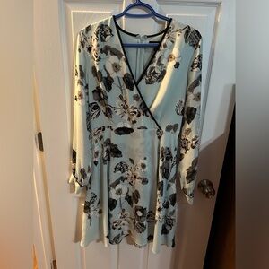 Size small me chateau dress never worn but tags were  removed